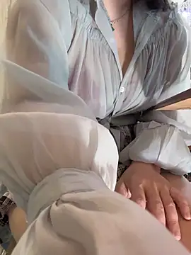 Bonnie-2k online show from March 4, 2026, 5:59 am