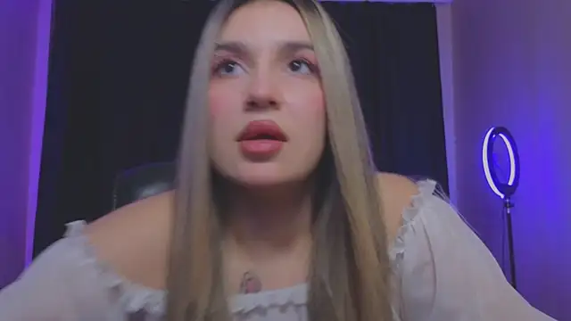 RoxyChill online show from October 28, 2025, 9:36 pm