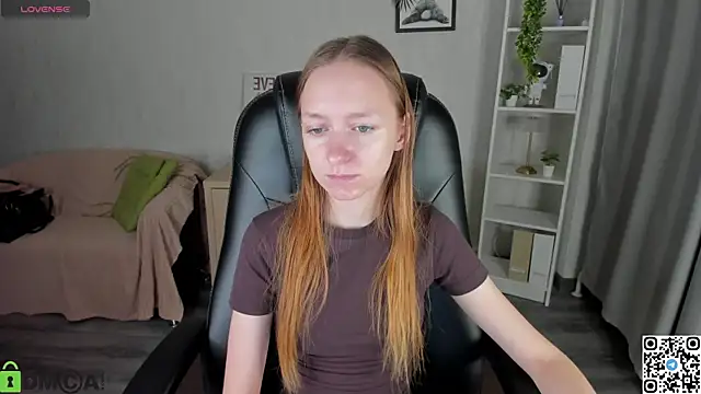 Mia E1fie online show from November 4, 2025, 9:57 am