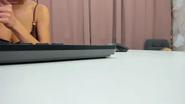 cute luucy online show from October 29, 2025, 4:00 am