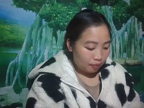 PhamPhung online show from December 4, 2025, 2:49 pm