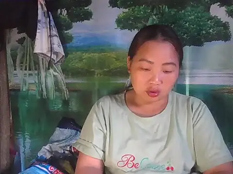 Snapshot of PhamPhung chatting on October 7, 2025, 12:55 am PhamPhung online show from October 7, 2025, 12:55 am