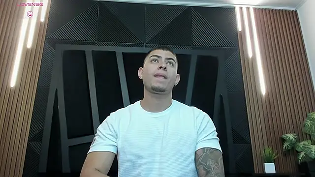 Snapshot of marco_garciia_ chatting on September 24, 2025, 11:21 pm marco garciia online show from September 24, 2025, 11:21 pm