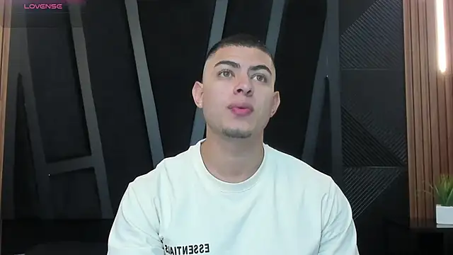 Snapshot of marco_garciia_ chatting on October 4, 2025, 11:17 pm marco garciia online show from October 4, 2025, 11:17 pm