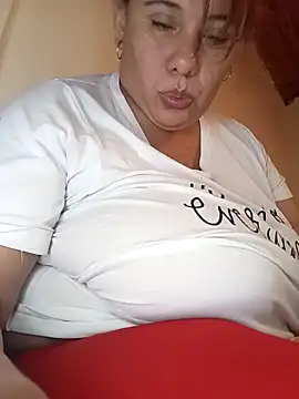 Snapshot of luzdanna chatting on October 22, 2025, 4:06 pm luzdanna online show from October 22, 2025, 4:06 pm