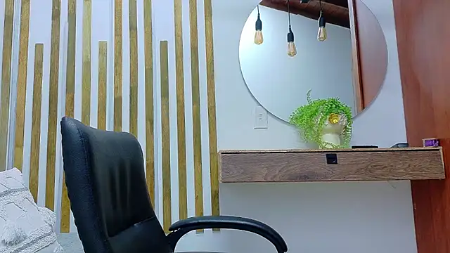 Snapshot of yorbymaxx chatting on February 16, 2026, 1:21 pm yorbymaxx online show from February 16, 2026, 1:21 pm