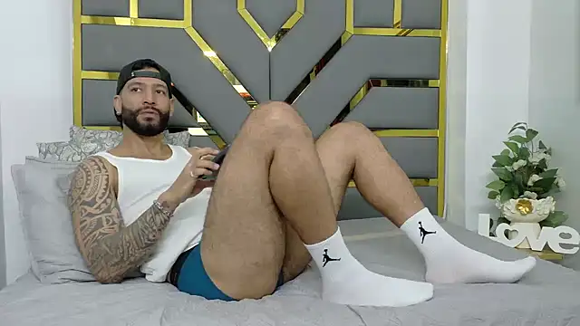 Snapshot of yorbymaxx chatting on September 24, 2025, 2:23 pm yorbymaxx online show from September 24, 2025, 2:23 pm