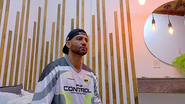 Snapshot of yorbymaxx chatting on February 17, 2026, 1:30 pm yorbymaxx online show from February 17, 2026, 1:30 pm