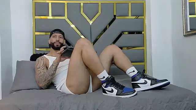 Snapshot of yorbymaxx chatting on October 2, 2025, 2:09 pm yorbymaxx online show from October 2, 2025, 2:09 pm