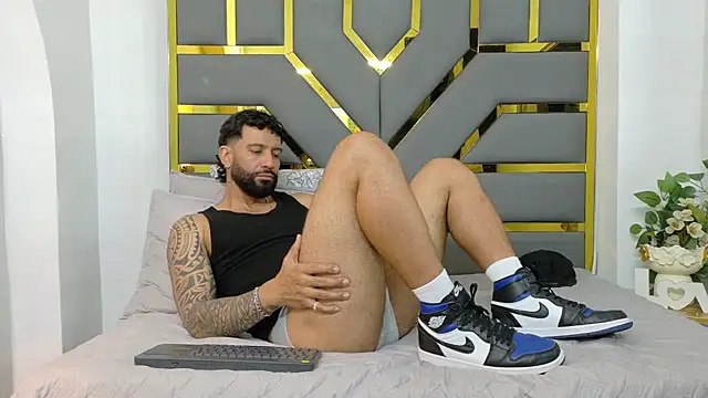 Snapshot of yorbymaxx chatting on October 7, 2025, 2:07 pm yorbymaxx online show from October 7, 2025, 2:07 pm