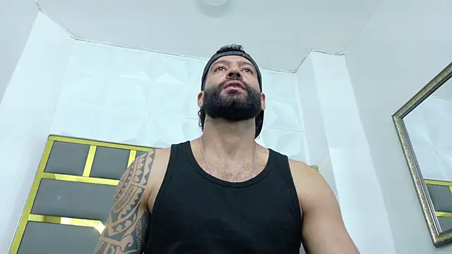 Snapshot of yorbymaxx chatting on October 31, 2025, 4:36 pm yorbymaxx online show from October 31, 2025, 4:36 pm