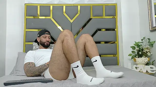 Snapshot of yorbymaxx chatting on September 27, 2025, 4:24 pm yorbymaxx online show from September 27, 2025, 4:24 pm