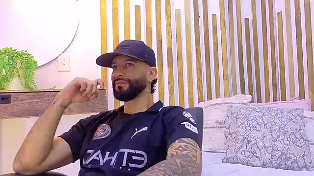 yorbymaxx online show from June 4, 2026, 2:33 pm