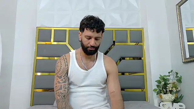 Snapshot of yorbymaxx chatting on October 17, 2025, 11:17 pm yorbymaxx online show from October 17, 2025, 11:17 pm