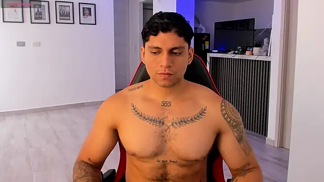 Nicolasmontoya16 online show from November 5, 2025, 9:40 pm