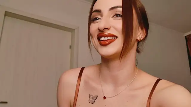 Snapshot of AuraPure chatting on October 23, 2025, 6:50 pm AuraPure online show from October 23, 2025, 6:50 pm