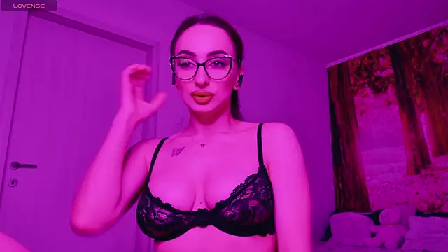 Snapshot of AuraPure chatting on September 24, 2025, 11:10 pm AuraPure online show from September 24, 2025, 11:10 pm