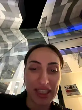 Snapshot of AuraPure chatting on October 24, 2025, 5:01 pm AuraPure online show from October 24, 2025, 5:01 pm