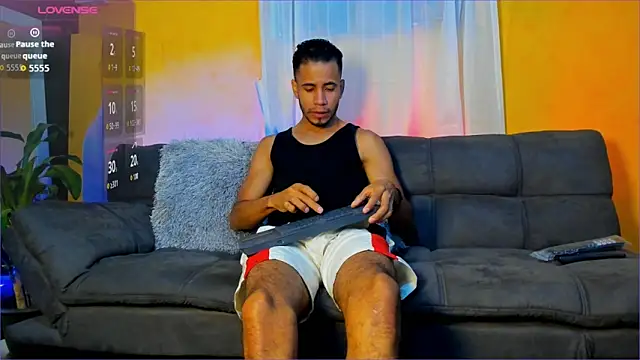 Snapshot of Alex_bigcock11_ chatting on September 19, 2025, 11:58 am Alex bigcock11 online show from September 19, 2025, 11:58 am