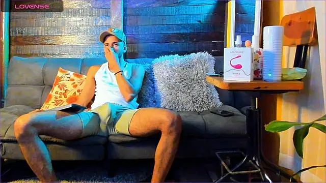 Snapshot of Alex_bigcock11_ chatting on September 21, 2025, 6:24 pm Alex bigcock11 online show from September 21, 2025, 6:24 pm