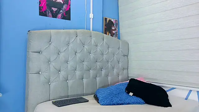 Snapshot of Emily_J18 chatting on October 14, 2025, 3:12 pm Emily J18 online show from October 14, 2025, 3:12 pm