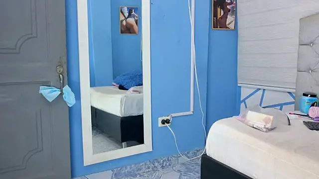 Snapshot of Emily_J18 chatting on October 4, 2025, 1:34 pm Emily J18 online show from October 4, 2025, 1:34 pm