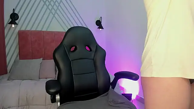 Vela jade online show from October 13, 2025, 7:37 pm