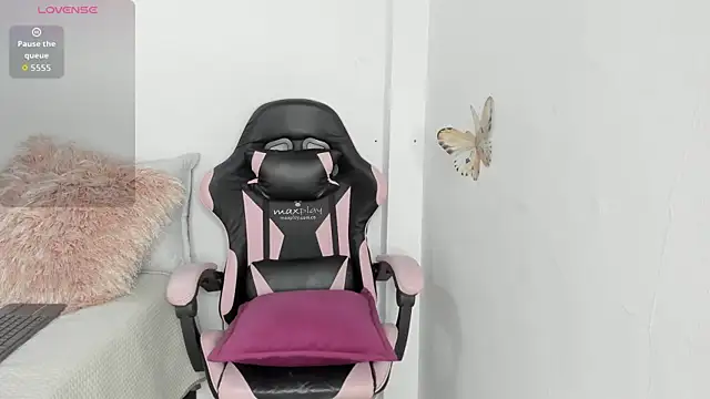 Snapshot of mari-ross chatting on April 22, 2026, 2:07 am mari-ross online show from April 22, 2026, 2:07 am