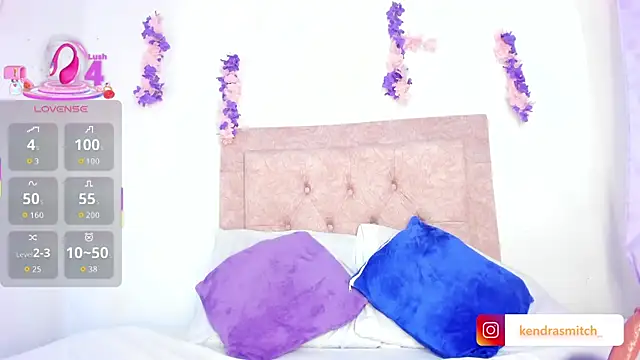 Snapshot of kendra_smiitch chatting on September 28, 2025, 2:18 am kendra smiitch online show from September 28, 2025, 2:18 am