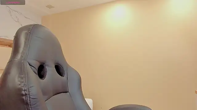 Snapshot of julieta_rosee chatting on October 7, 2025, 10:11 pm julieta rosee online show from October 7, 2025, 10:11 pm