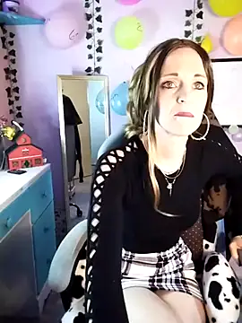 Snapshot of Purple2StayThnxx chatting on September 29, 2025, 9:53 pm Purple2StayThnxx online show from September 29, 2025, 9:53 pm