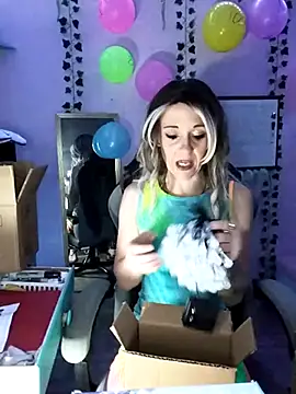 Snapshot of Purple2StayThnxx chatting on October 4, 2025, 12:23 am Purple2StayThnxx online show from October 4, 2025, 12:23 am