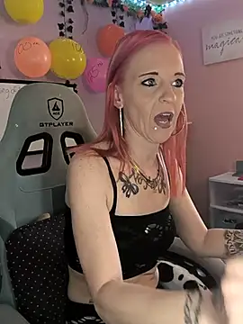 Snapshot of Purple2StayThnxx chatting on September 25, 2025, 2:23 pm Purple2StayThnxx online show from September 25, 2025, 2:23 pm