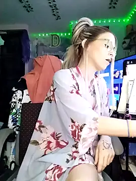 Snapshot of Purple2StayThnxx chatting on February 22, 2026, 6:27 am Purple2StayThnxx online show from February 22, 2026, 6:27 am