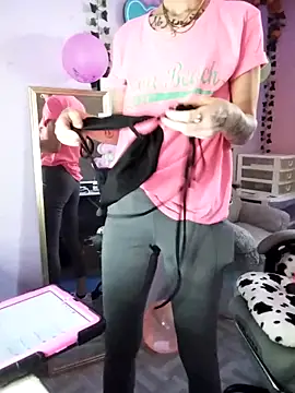 Snapshot of Purple2StayThnxx chatting on October 13, 2025, 2:51 pm Purple2StayThnxx online show from October 13, 2025, 2:51 pm