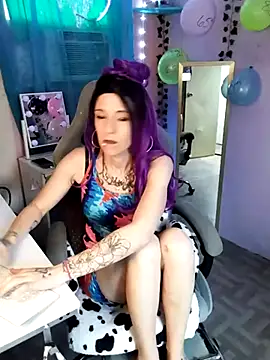 Snapshot of Purple2StayThnxx chatting on September 27, 2025, 9:43 pm Purple2StayThnxx online show from September 27, 2025, 9:43 pm