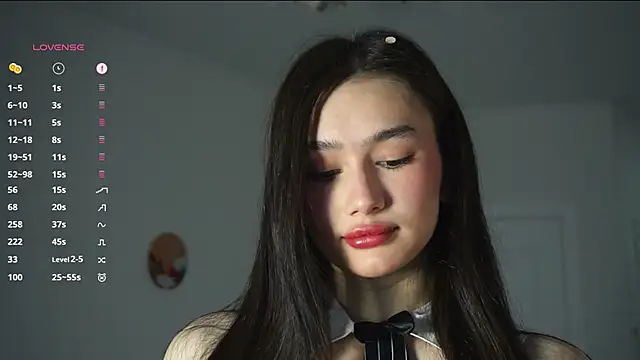 Snapshot of ViolaVow chatting on October 14, 2025, 4:35 am ViolaVow online show from October 14, 2025, 4:35 am