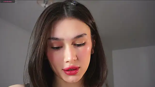 Snapshot of ViolaVow chatting on October 25, 2025, 4:44 am ViolaVow online show from October 25, 2025, 4:44 am