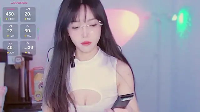 XiaoNana  online show from December 15, 2025, 1:33 am