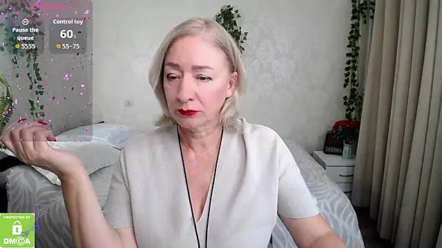 Snapshot of hunters_woman chatting on October 19, 2025, 12:08 pm hunters woman online show from October 19, 2025, 12:08 pm