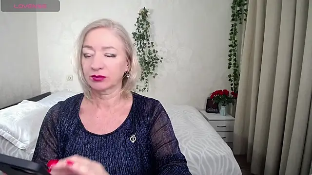 hunters woman online show from November 30, 2025, 11:27 pm