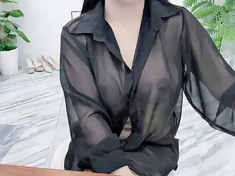 Snapshot of Lyly-2k5 chatting on October 3, 2025, 2:18 pm Lyly-2k5 online show from October 3, 2025, 2:18 pm