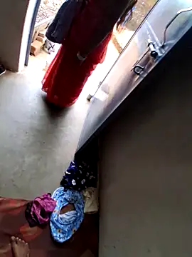 Snapshot of RAYI_Queen_3 chatting on October 31, 2025, 3:36 am RAYI Queen 3 online show from October 31, 2025, 3:36 am