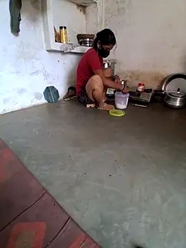 Snapshot of RAYI_Queen_3 chatting on October 8, 2025, 3:30 am RAYI Queen 3 online show from October 8, 2025, 3:30 am