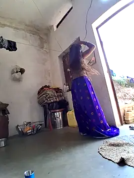 Snapshot of RAYI_Queen_3 chatting on September 12, 2025, 5:40 am RAYI Queen 3 online show from September 12, 2025, 5:40 am