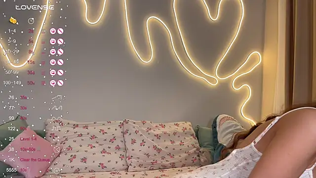 Eva Collinss online show from December 18, 2025, 1:11 am