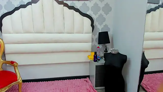 Snapshot of EimmyAdams chatting on December 22, 2025, 7:47 pm EimmyAdams online show from December 22, 2025, 7:47 pm