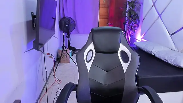 Dulce Pettit online show from October 25, 2025, 12:39 pm