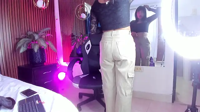 Dulce Pettit online show from October 1, 2025, 12:42 pm