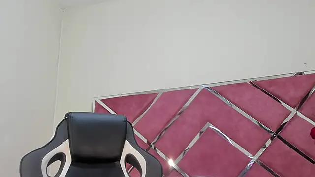 Dulce Pettit online show from October 15, 2025, 12:35 pm